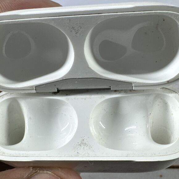 Apple AirPods Pro 1st Generation Model A2190 Magsafe Wireless Charging Case Only - Picture 5 of 5